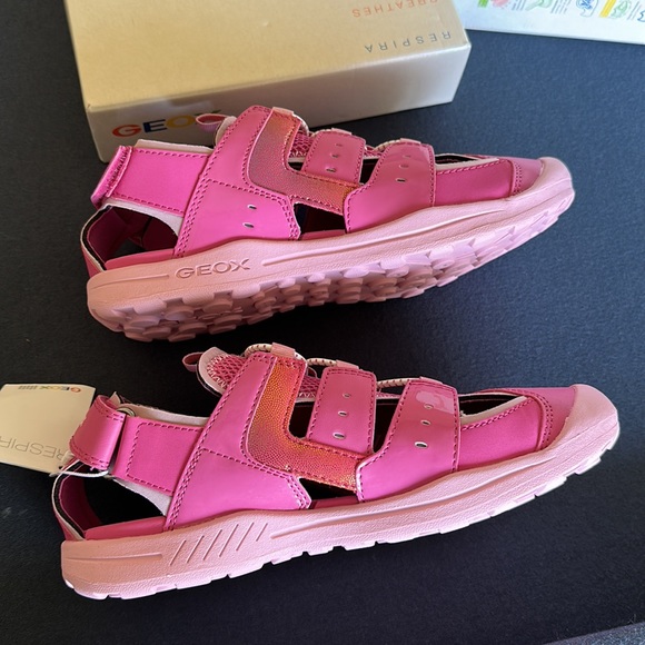 GEOX Fuchsia/Pink Velcro fit Sandals 🩴 size 5 - Picture 6 of 10
